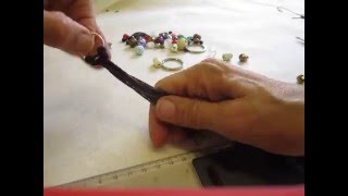 Tutorial Elisir Bijoux  come realizzare dei portachiavi allegri e vistosi [upl. by Iram]