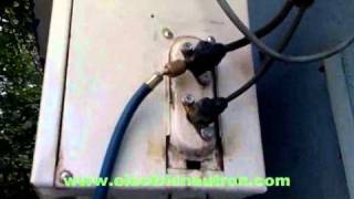 How to refill aircondition refrigerant R22wmv [upl. by Collin]