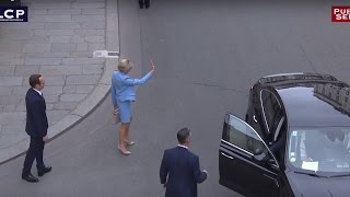 Arrivée de Brigitte Macron à lÉlysée  Passation de pouvoir Hollande  Macron [upl. by Nordgren]