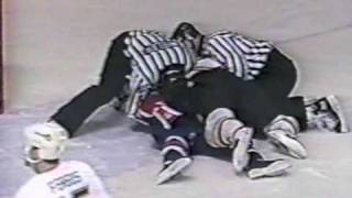 Kelly Buchberger vs Sergio Momesso Dec 3 1992 [upl. by Copp59]