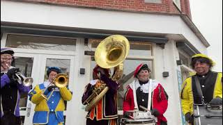 de Swing Dixielandband  Zachtjes gaan de Paardenvoetjes  Sinterklaas 2023 Zandvoort [upl. by Abad]