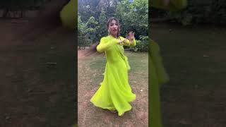 Main to kamsin Kali thi dance nachle bollywood madhuri [upl. by Novyart868]