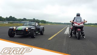 FahrspaßCheck Auto gegen Motorrad  Caterham 275 vs Honda Gold Wing  GRIP [upl. by Fons]