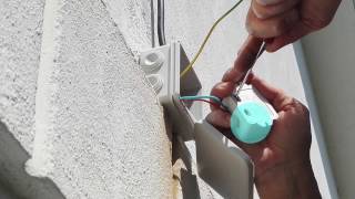 Va et vient et interrupteur sans pile sans fil INTERELEC  Installation  EcoDring [upl. by Ashleigh]