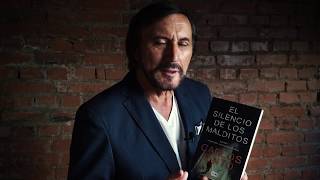 Carlos Pinto firma su libro quotEl Silencio de los malditosquot [upl. by Ralina]