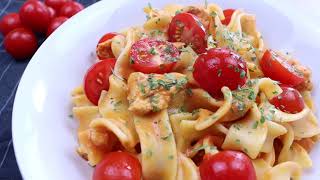 Pasta mit Lachs und Tomaten  In 20 Minuten zur Lachspasta mit cremiger Tomatensauce [upl. by Haisej454]