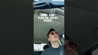 Van serieuze kantoorbaan naar meezingen in de auto [upl. by Nedle]