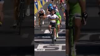 “It’s 4️⃣ for Cavendish” 🙌 Mark Cavendish launched over the line in the 2012 TourdeFrance 🇫🇷 [upl. by Dnaltiac]