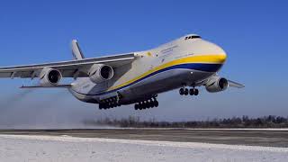 AN124100s take off and lowpass [upl. by Dlorag]