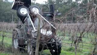 Langlois Vine Stripper with optional Feeder Rods  TATURA ENGINEERING  0408241998 [upl. by Dnomsaj348]