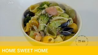 Pasta met broccoli en kip [upl. by Ymmij]