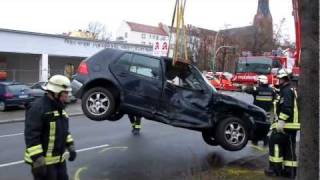 Berliner Feuerwehr  VU RTW  Friedrichshain Petersburger Strasse  27122011 [upl. by Ursa336]