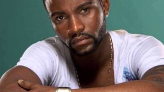 Fally Ipupa  Une minute Fr [upl. by Stoneham]