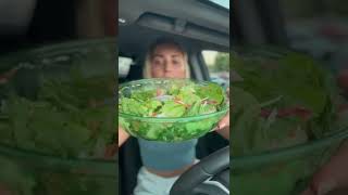 LA Dietitian Reviews Kardashian Salad🤦🏼‍♀️ 🥗 dietitian healthnut kardashiansalad healthnutreview [upl. by Omlesna]