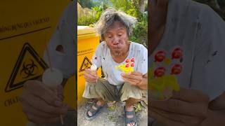 भिकारी🍡🍭🍬कितना स्वादिष्ठ हैpoor😭homelessman🧓shortsviralvideothe mannat facts😱😭 [upl. by Alekin200]