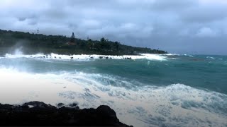 Strong waves hit Colombias San Andrés as Julia becomes a hurricane [upl. by Acinomad]