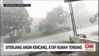 Diterjang Angin Kencang Atap Rumah Terbang [upl. by Ameerak938]