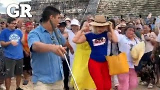 Corren a Lady Chichén Itzá en Yucatán [upl. by Grace279]