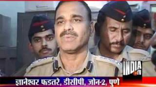 Army Jawans In Pune Beat Up Policemen Ransack Police Station Over Traffic Challan [upl. by Htur234]