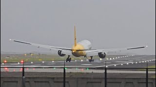 Boeing 777 💨STRONG HEADWIND LANDING💨 [upl. by Ahtram235]