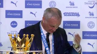 Leicester players soak Claudio Ranieri amp journalists in champagne [upl. by Mark]