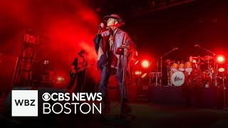 Janes Addiction frontman and guitarist get into fight onstage at Boston concert [upl. by Mixie]