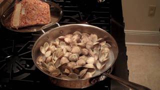 Vongole  Spaghetti alle vongole  Spaghetti with clams  La Ricetta [upl. by Amador188]