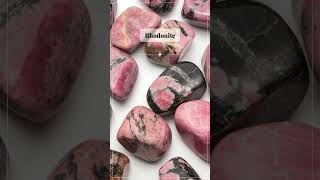 Quelle est ta pierre préférée  La Fluorite le Grenat lŒil de Faucon ou la Rhodonite [upl. by Brie]