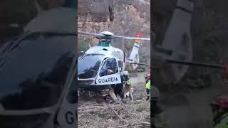 Momento doloroso en el que se recupera el cadáver de una persona desaparecida en Letúr Albacete [upl. by Aneehta]