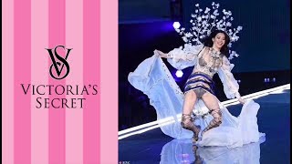 Victorias Secret Model Ming Xi Falls on Catwalk [upl. by Mcallister]