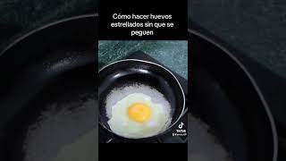 Cómo hacer huevos estrellados si que se peguen cocina [upl. by Acirdna]