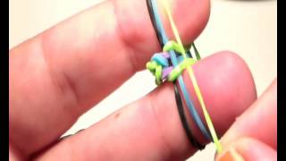 como hacer pulsera de gomas rainbow loom con los dedos muy facil ESPAÑA [upl. by Solram]