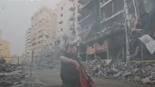 Un libanais joue au violoncelle au milieu des ruines après des frappes israéliennes [upl. by Ahs53]