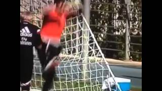 Keylor Navas vs Iker Casillas – entrenamiento [upl. by Yeliah148]