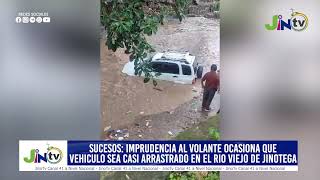 Imprudencia al volante ocasiona que vehículo sea casi arrastrado por las corrientes del Rio Viejo [upl. by Yarazed]