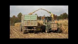 Oorts mais hakselen 2013 met john deere 5830 1 [upl. by Adnauqal103]