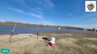 Fishing the kaskaskia river at lock and dam [upl. by Charters]