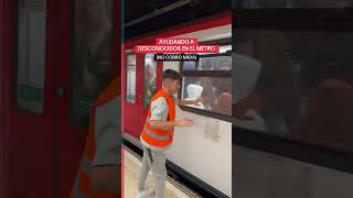 AYUDANDO A DESCONOCIDOS EN EL METRO [upl. by Nolava871]