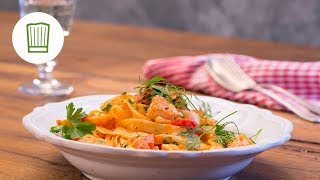 Tagliatelle al Salmone  Chefkochde [upl. by Lunna]