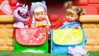 👣 Bébés Noa et Noe Nenuno avec leurs nouveaux sacs dété pleins de jouets et snack pour la plage [upl. by Nancie]