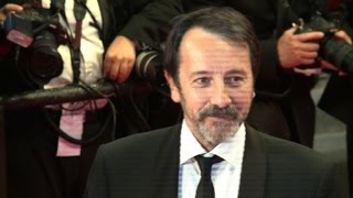 JeanHugues Anglade fica ferido em ataque a trem [upl. by Oslec710]