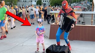 INCREDIBLY CUTE GIRL JOINS SPIDERMAN ACCORDIONIST  Despacito Accordion Cover [upl. by Aluk346]