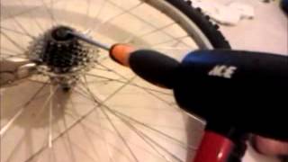 Improved way to remove bicycle cassette without special tools [upl. by Neehahs]