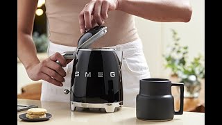 Bouilloire SMEG 17 litres Noir matt [upl. by Krystle]