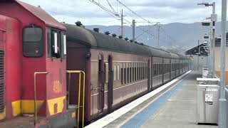 5917 the kiama picnic train Christmas special  oak flats station 17th December 2022 [upl. by Siahc378]