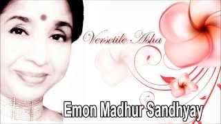 Emon Madhur Sandhyay  Ekanta Apan  Bengali Movie Songs  Asha Bhosle [upl. by Suki936]