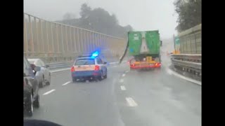 CAMION PERICOLOSO ⚠️ INTERVIENE LA POLIZIA STRADALE [upl. by Sparky270]