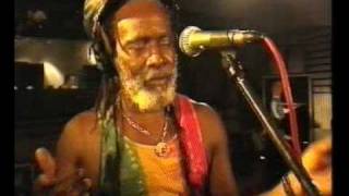 Burning Spear 2 meter sessies 1997 Mi gi dem [upl. by Ellehsal]