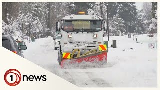 Snow thunderstorms continue to lash New Zealand [upl. by Dewain]