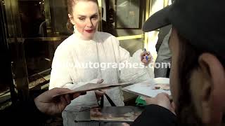 Julianne Moore signing autographs part 1 [upl. by Weir10]